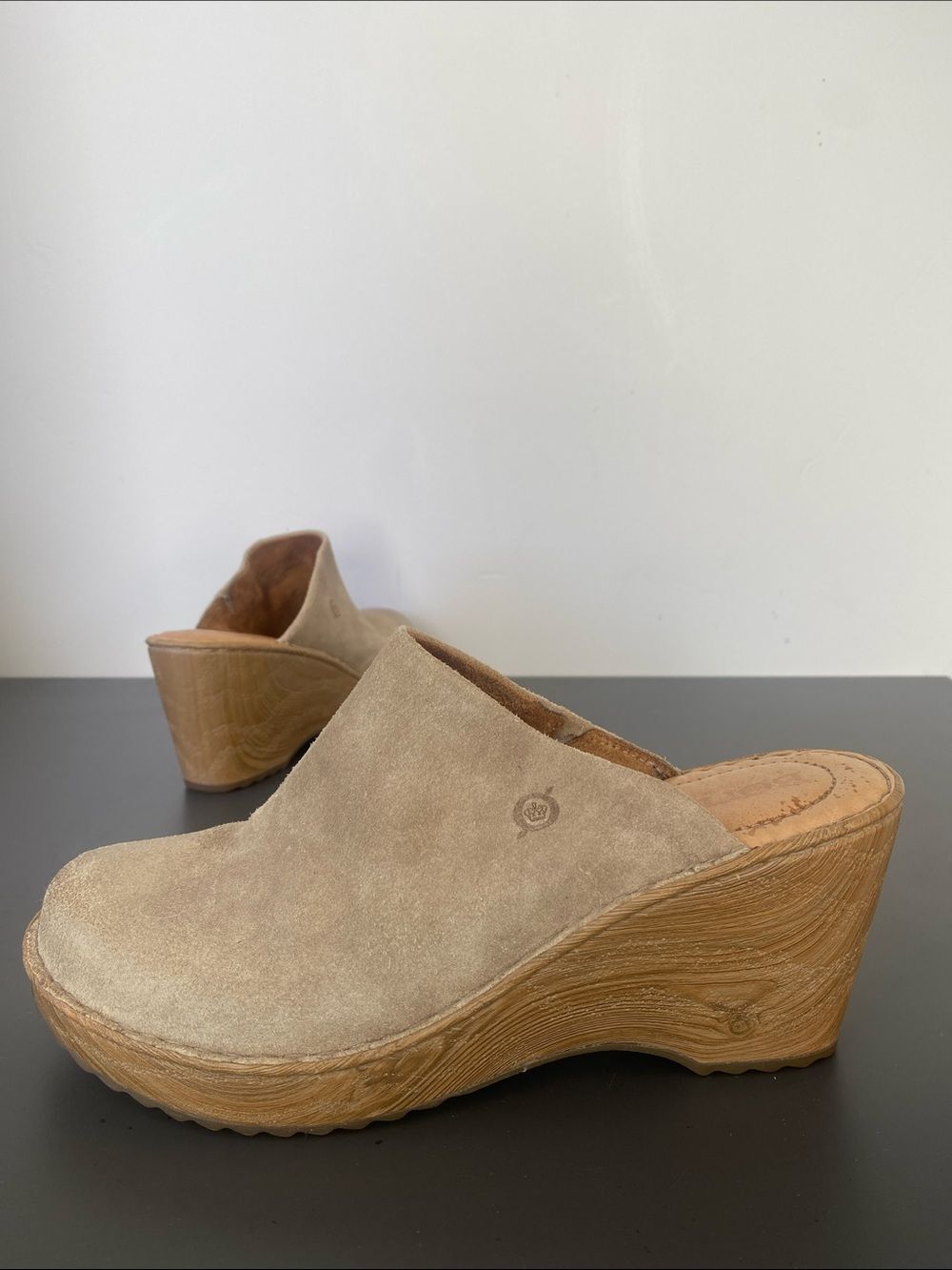 Born Taupe Suede Wedge Clogs Sz 10 Boho Cottage Western Coastal Casual Versatile - Picture 3 of 15